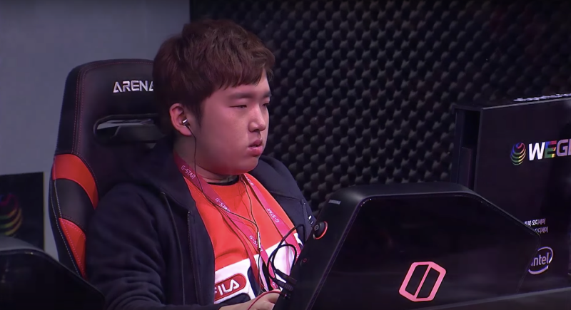 Ha “Sky” Neul right before playing his matches in the WEGL Starcraft: Remastered exhibition tournament at G-STAR 2017. Those matches later came under scrutiny.